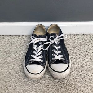 Navy blue converse low top sneaker